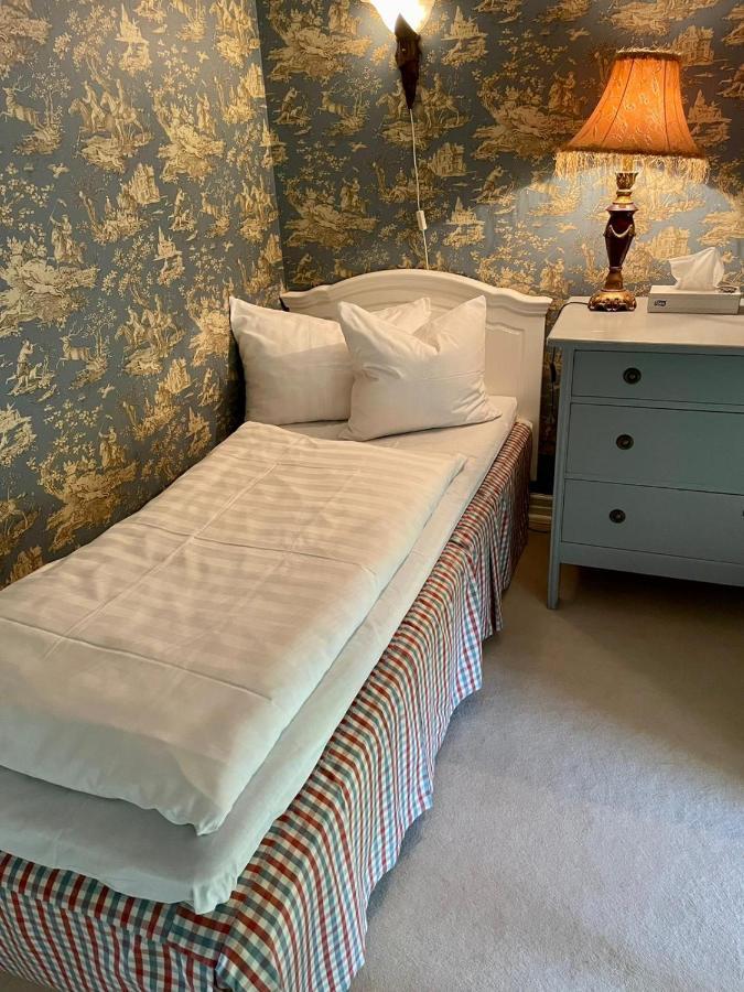 Apertins Hotell Kil Екстер'єр фото