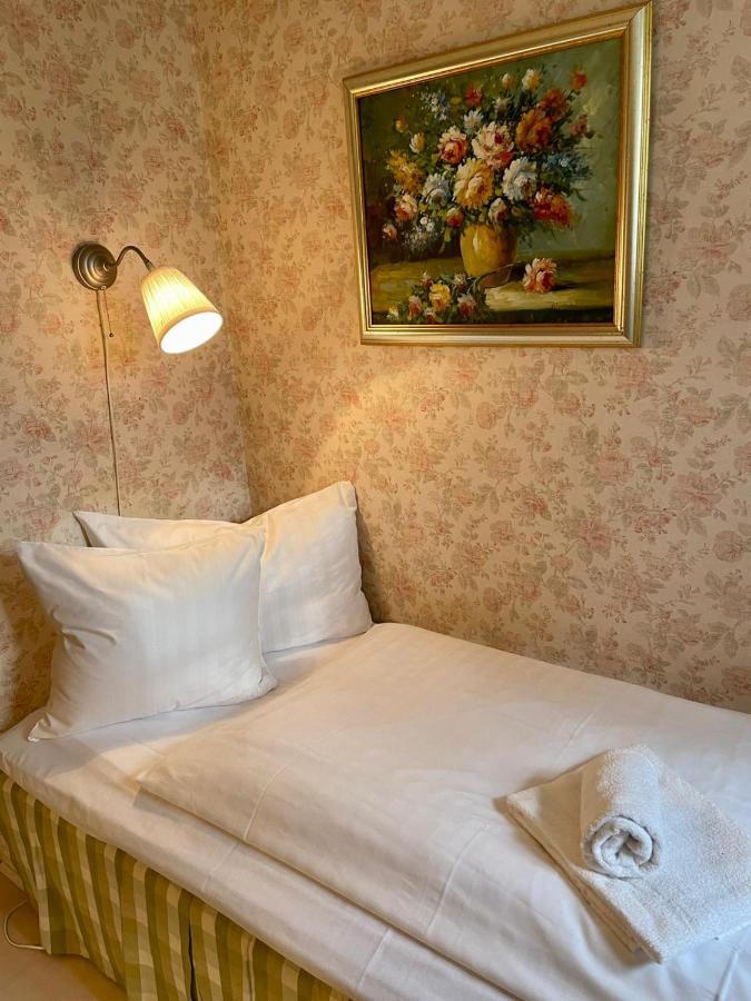 Apertins Hotell Kil Екстер'єр фото