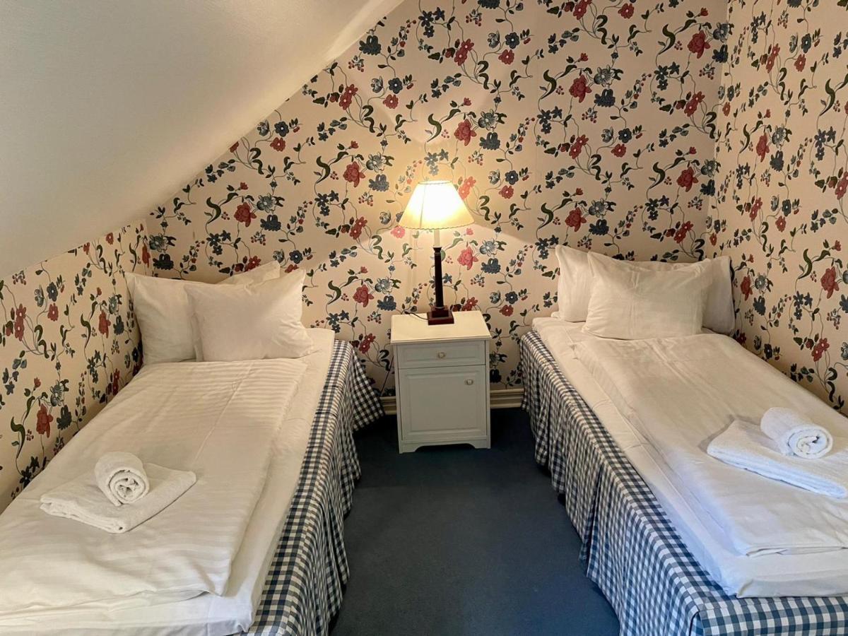 Apertins Hotell Kil Екстер'єр фото