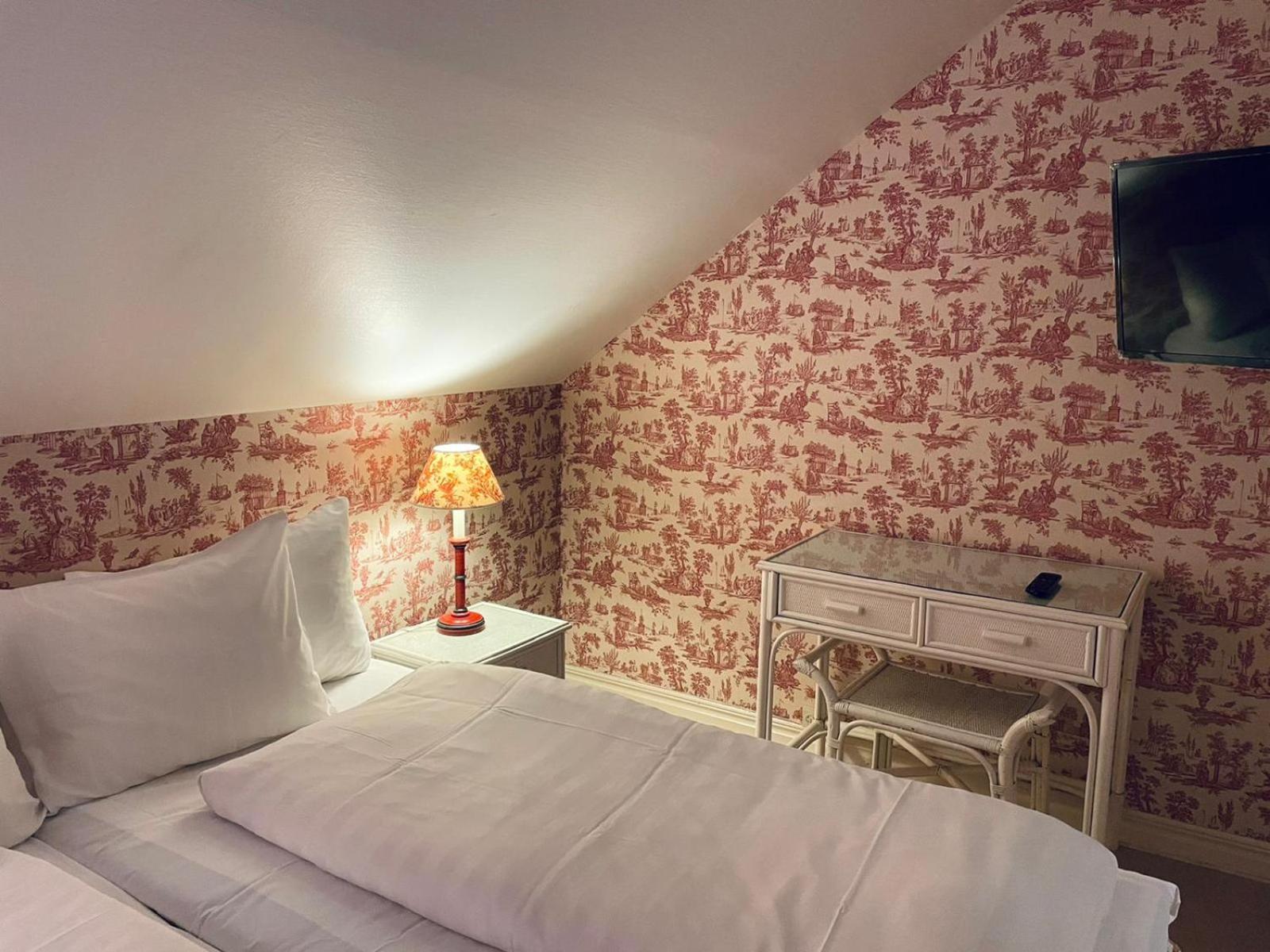Apertins Hotell Kil Екстер'єр фото